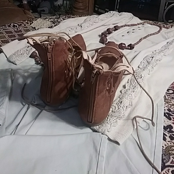 NEW gladiators flats.๐ - Picture 4 of 7